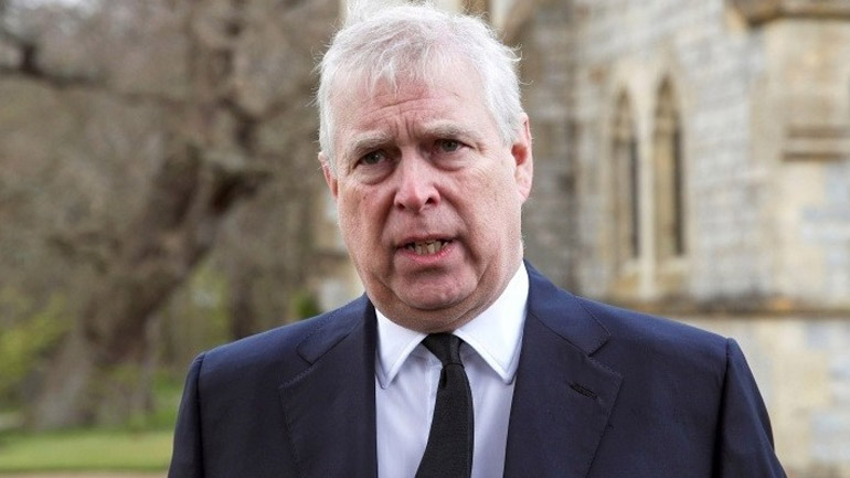 Υπόθεση Επστάιν: Ο πρίγκιπας Άντριου έχασε τους τίτλους του