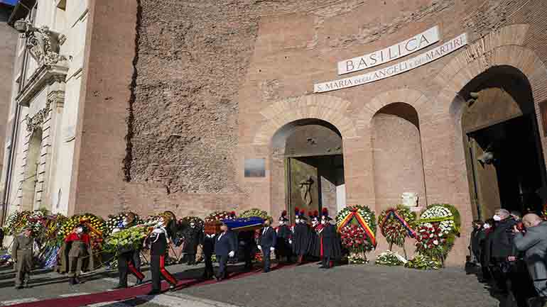 ΠτΔ στην κηδεία του Ντ. Σασόλι: Με θλίψη αποχαιρετώ έναν αφοσιωμένο Ευρωπαίο και φίλο της Ελλάδας