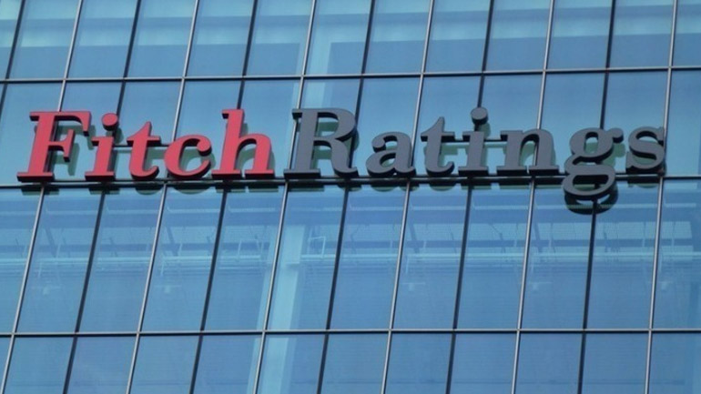 Fitch: Αναβάθμισε τις προοπτικές του αξιόχρεου της Ελλάδας σε θετικές
