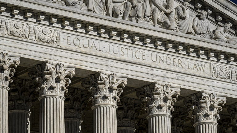 ΗΠΑ: Το Ανώτατο Δικαστήριο θα εξετάσει την έφεση ενός προπονητή για τις προσευχές στο γήπεδο