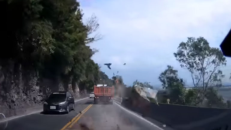 Έπεσε ο «ουρανός» στο κεφάλι τους