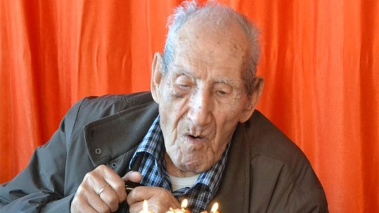 Ο μπάρμπα Γιάννης Καραγεωργίου, ο άνθρωπος που πολέμησε τον ναζισμό, γίνεται σήμερα 102 ετών