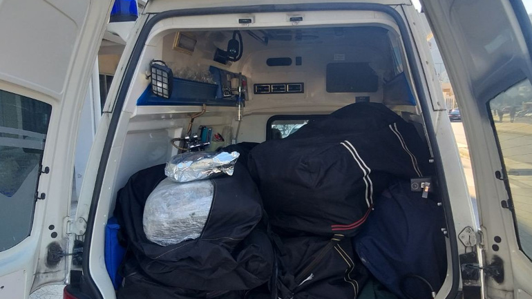 Μετέφερε ναρκωτικά με ιδιωτικό ασθενοφόρο