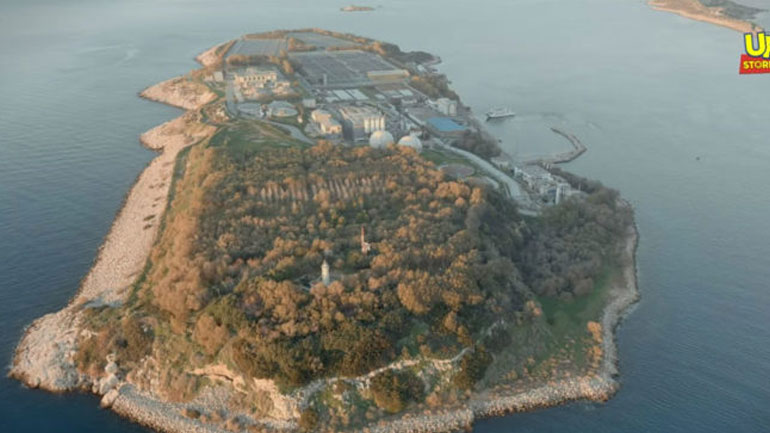 Δείτε Up’o ψηλά το νησάκι της Αττικής που “βούλιαξε” από το ιικό φορτίο