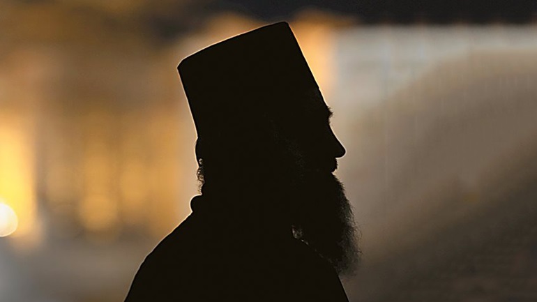 Εισαγγελική παρέμβαση για μοναχούς που προτρέπουν πιστούς να μην εμβολιαστούν