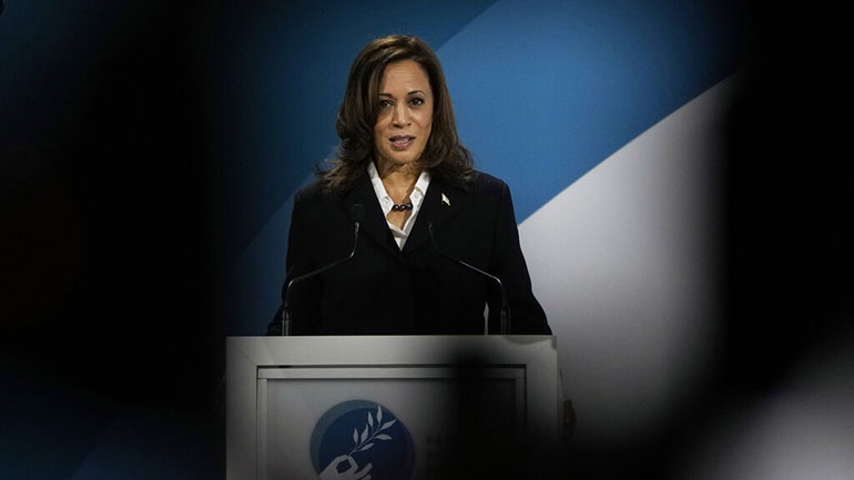 ΗΠΑ: Η αντιπρόεδρος Κάμαλα Χάρις εδραιώνει τη θέση της στο Λευκό Οίκο