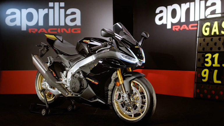 Η Aprilia επαναφέρει την Ultra Black έκδοση στο RSV4 Factory