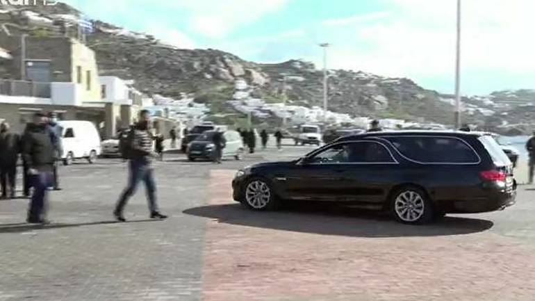 Έφτασε στη Μύκονο η σορός του Τζώρτζη Μονογυιού
