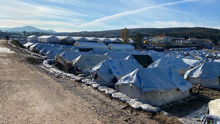 ΣΥΡΙΖΑ: Χιλιάδες πρόσφυγες παραμένουν στις δομές χωρίς το χρηματικό βοήθημα του ΟΗΕ