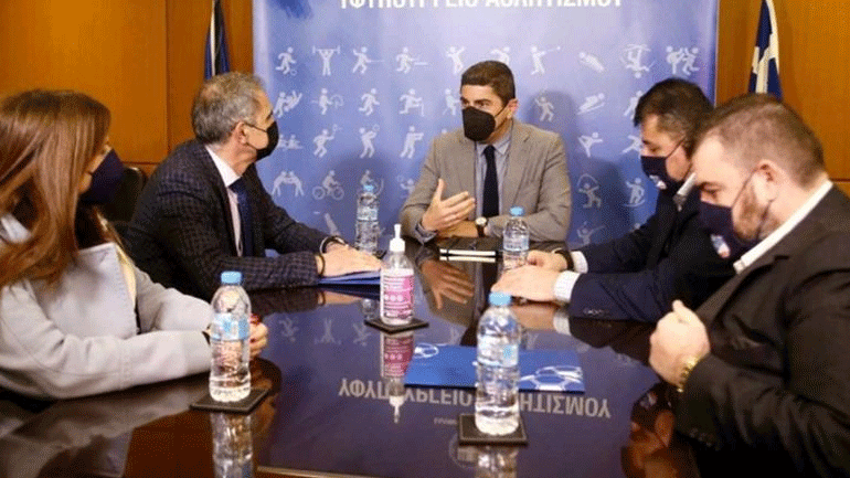 Συνάντηση Σούπερ Λίγκας με Αυγενάκη: Συζητήθηκαν επιστροφή οπαδών στα γήπεδα, στοίχημα και ολιστική