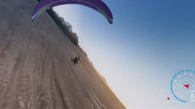 Παραμοτέρ σπάει κατά τη διάρκεια της πτήσης