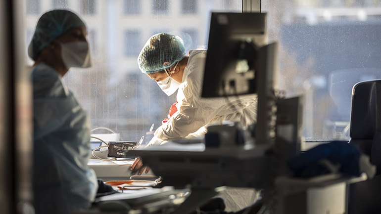 Γαλλία: Πάνω από 400.000 νέα περιστατικά Covid-19 για δεύτερη συνεχή ημέρα