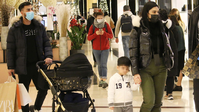 Γαλάτεια Βασιλειάδη: H σύντροφος του Γιώργου Παπαδόπουλου για ψώνια με τον γιο τους Γαλάτεια Βασιλειάδη: H σύντροφος του Γιώργου Παπαδόπουλου για ψώνια με τον γιο τους