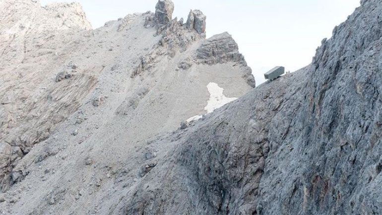 Κατάλυμα στην άκρη γκρεμού στους Δολομίτες στην Ιταλία