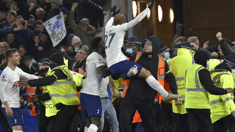 Απίστευτη ανατροπή της Τότεναμ, 3-2 τη Λέστερ