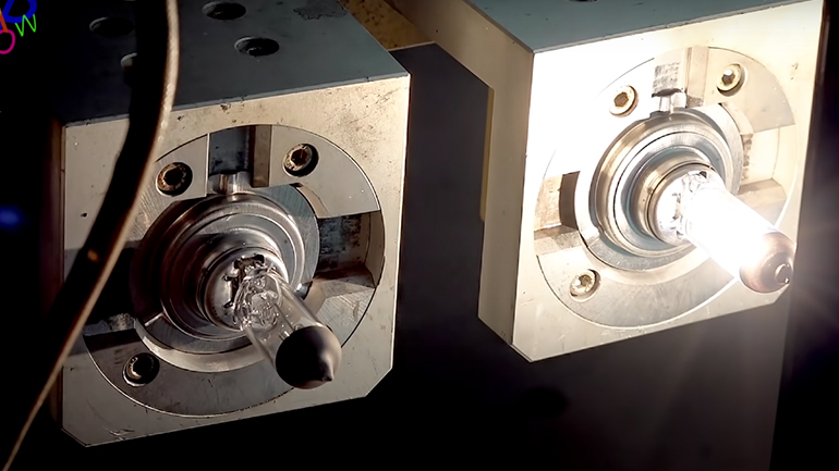 Σε ένα εργοστάσιο κατασκευής λαμπτήρων