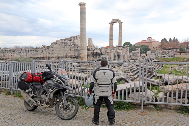 Το ελληνικό στοιχεία παραμένει αναλλοίωτο, κάτι που προκαλεί συγκίνηση.
