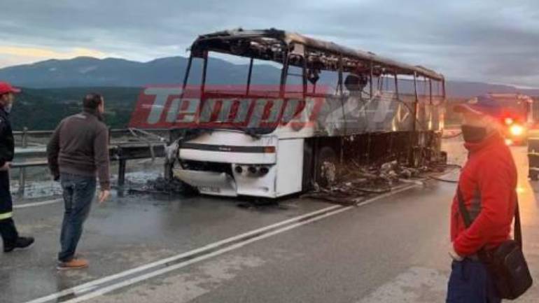 Αχαΐα: Σχολικό λεωφορείο τυλίχθηκε στις φλόγες λίγο πριν παραλάβει μαθητές