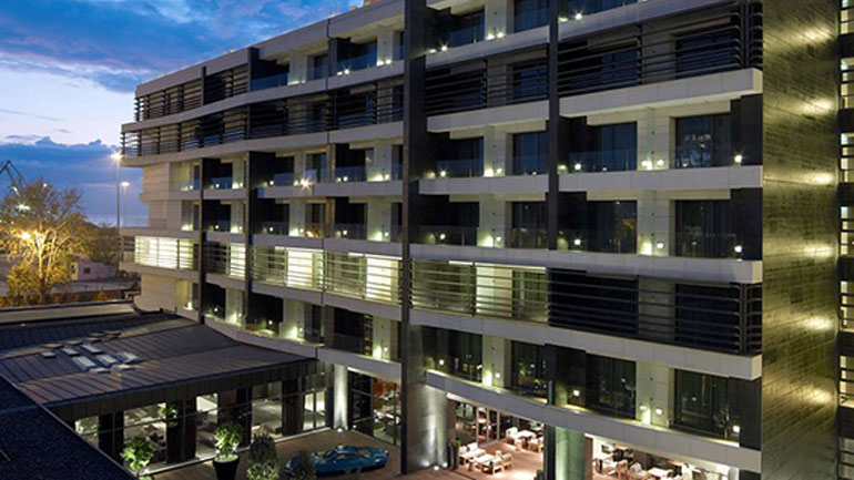 «Τυφλές» οι κάμερες ασφαλείας του ξενοδοχείου «The Met» – Καμία τήρηση των μέτρων ασφαλείας για την πανδημία «Τυφλές» οι κάμερες ασφαλείας του ξενοδοχείου «The Met» – Καμία τήρηση των μέτρων ασφαλείας για την πανδημία