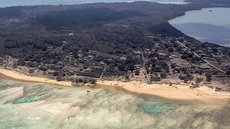 Τόνγκα: Ένας 57χρονος επέζησε κολυμπώντας 27 ώρες μετά το τσουνάμι που σημειώθηκε στην περιοχή