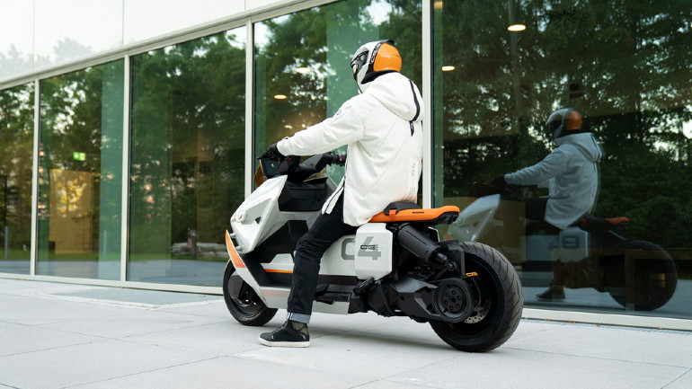 Πριν από το καλοκαίρι θα έρθει στην Ελλάδα το νέο scooter CE 04.