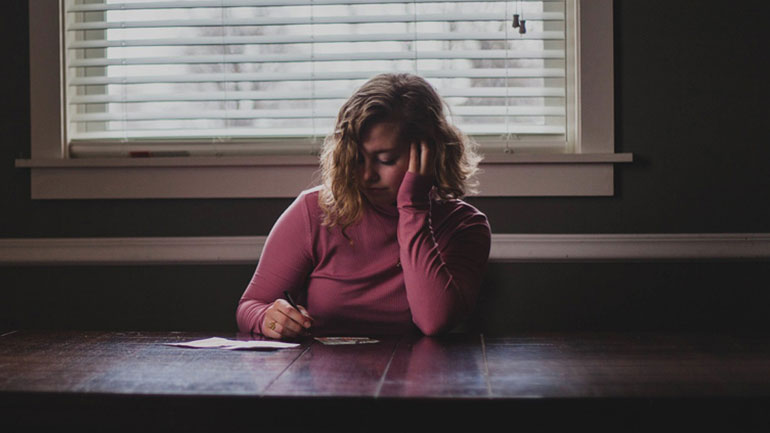 Τα αμείλικτα ερωτήματα μιας μαθήτριας Λυκείου