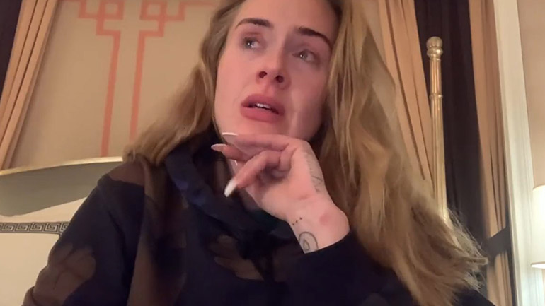 Η Adele ανακοίνωσε κλαίγοντας την ακύρωση των συναυλιών της στο Λας Βέγκας Η Adele ανακοίνωσε κλαίγοντας την ακύρωση των συναυλιών της στο Λας Βέγκας