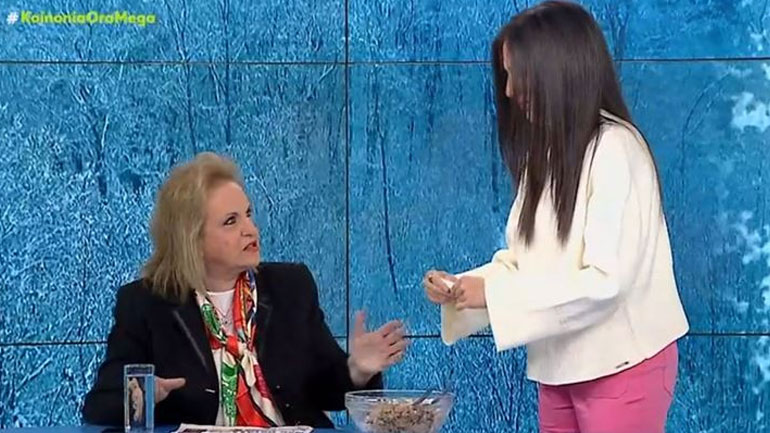 Έξαλλη η Ματίνα Παγώνη με την Ανθή Βούλγαρη επειδή της πρόσφερε κόλλυβα