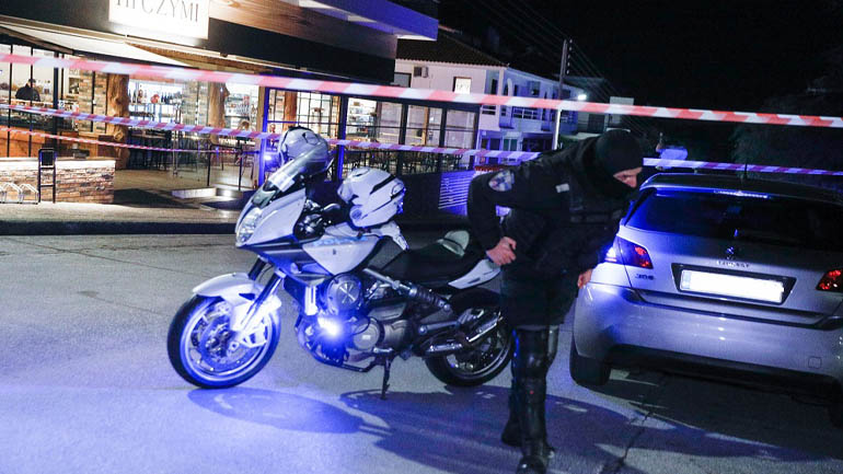 Πυροβολισμοί με τρεις τραυματίες στη Βούλα Πυροβολισμοί με τρεις τραυματίες στη Βούλα