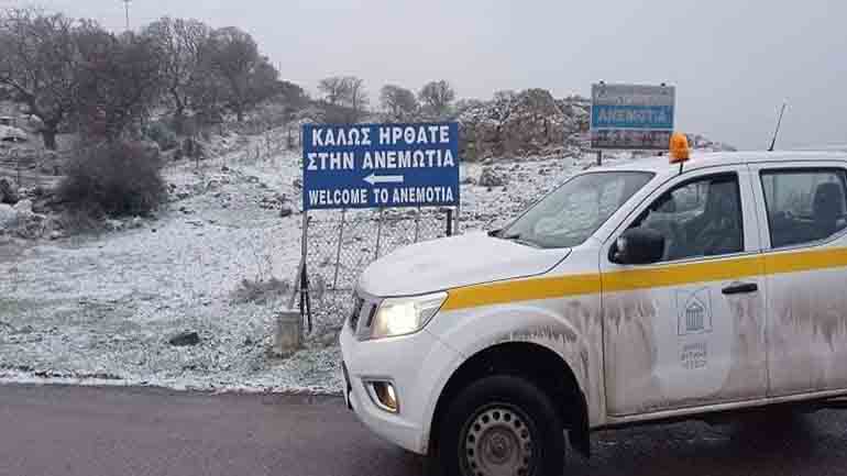 Λέσβος: Επίσκεψη της «Ελπίδας» με χιόνια στα δυτικά του νησιού