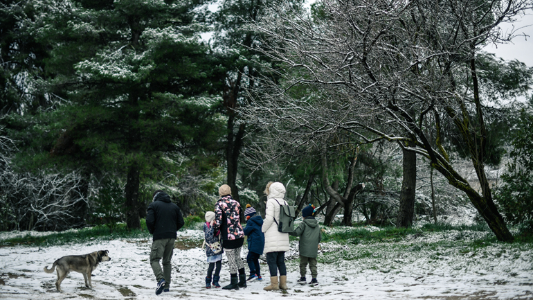 Σε λευκό κλοιό η χώρα
