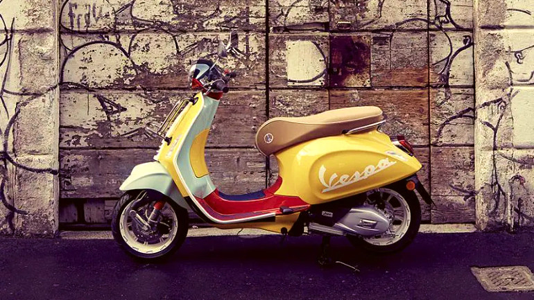 Η Vespa έχει συνεργαστεί ήδη με τον σχεδιαστή Sean Whoterspoon, γνωστό για το κορυφαίο μοντέλο Nike Air Max 97/1.