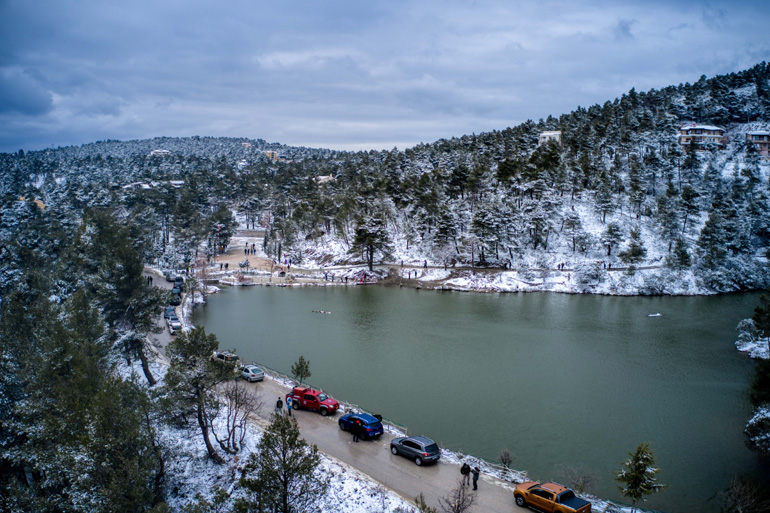 Χιόνια στη λίμνη Μπελέτσι στην Πάρνηθα