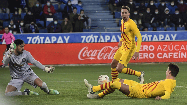 Υπερπολύτιμο «διπλό» για την Μπαρτσελόνα, 1-0 την Αλαβές