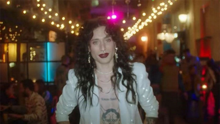 Η διαφήμιση της Pantene με τους ΛΟΑΤΚΙ φέρνει στο «επίκεντρο» τη μοναδική τηλεφωνική γραμμή ψυχολογικής στήριξής τους