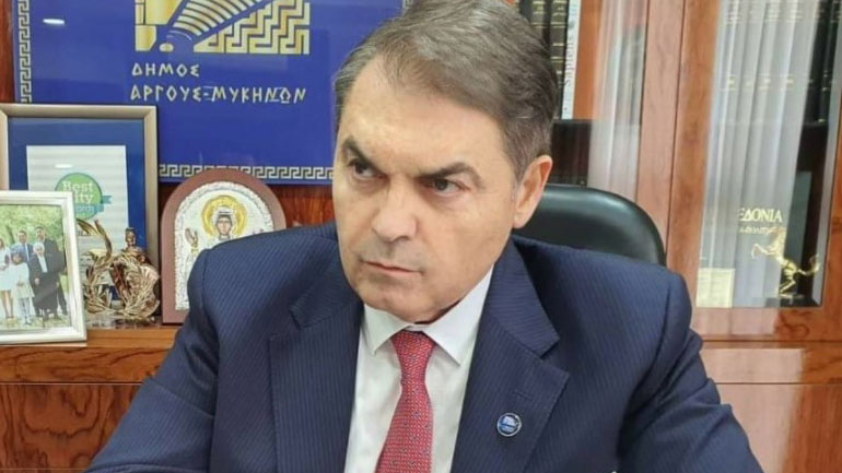 Ο δήμαρχος Άργους – Μυκηνών απέλυσε τον συνεργάτη του μετά το δημοσίευμα της «Ζούγκλας» Ο δήμαρχος Άργους – Μυκηνών απέλυσε τον συνεργάτη του μετά το δημοσίευμα της «Ζούγκλας»