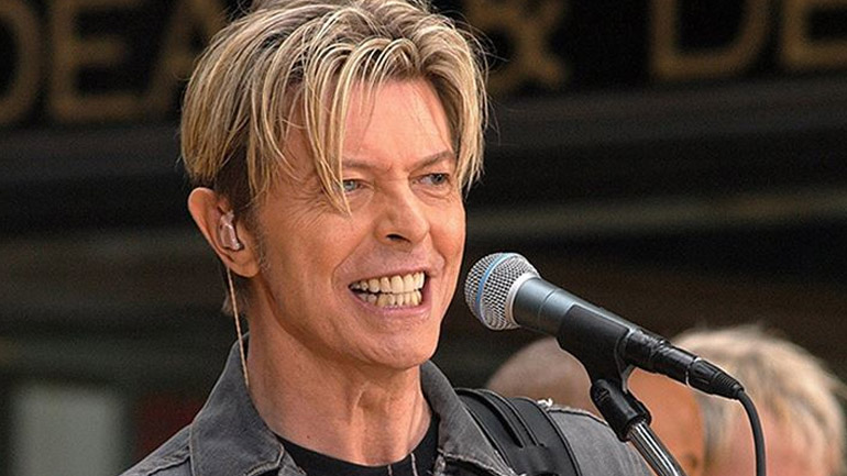 O David Bowie έσπασε το ρεκόρ πωλήσεων των Βeatles και έγραψε ιστορία