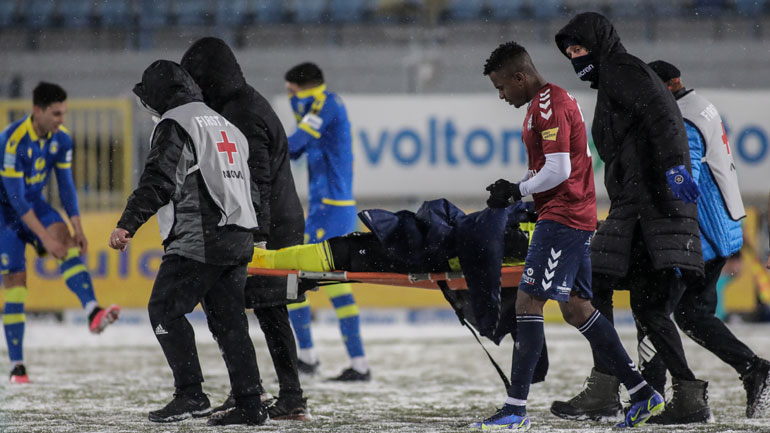 Σοκαριστική στιγμή στην Τρίπολη με τον Βέρχουλστ: Σωριάστηκε στο έδαφος και αποχώρησε με φορείο!