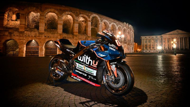 Πολύ κοντά στα χρώματα της εργοστασιακής ομάδας της Yamaha είναι η RNF WithU.