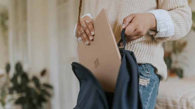 Work From Home: Αυτά είναι τα απαραίτητα αξεσουάρ για το laptop σου