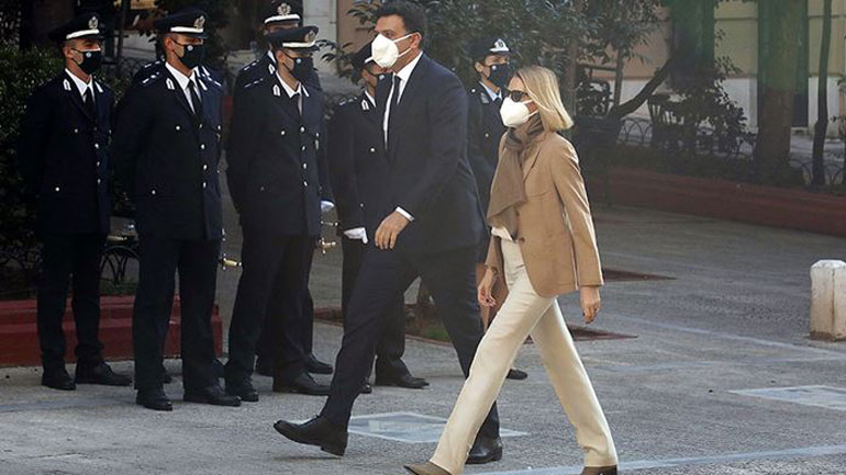 Τζένη Μπαλατσινού: Μια φινετσάτη εμφάνιση με look σε γήινους τόνους