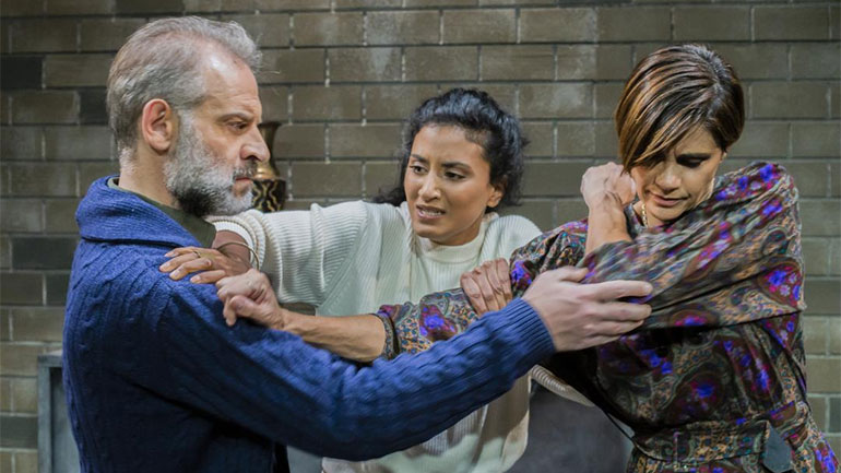 «Good People» σε σκηνοθεσία Μαρίας Παπαχαραλάμπους: Τελευταίες παραστάσεις στο Θέατρο Αποθήκη