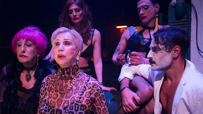 Τα «Κόκκινα Φανάρια» σε σκηνοθεσία Βασίλη Μπισμπίκη στον Cartel Τεχνοχώρο – Προσθήκη ημέρας και νέες φωτογραφίες