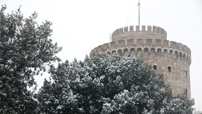 Άστεγος πέθανε στο κέντρο της Θεσσαλονίκης πιθανότατα από το κρύο