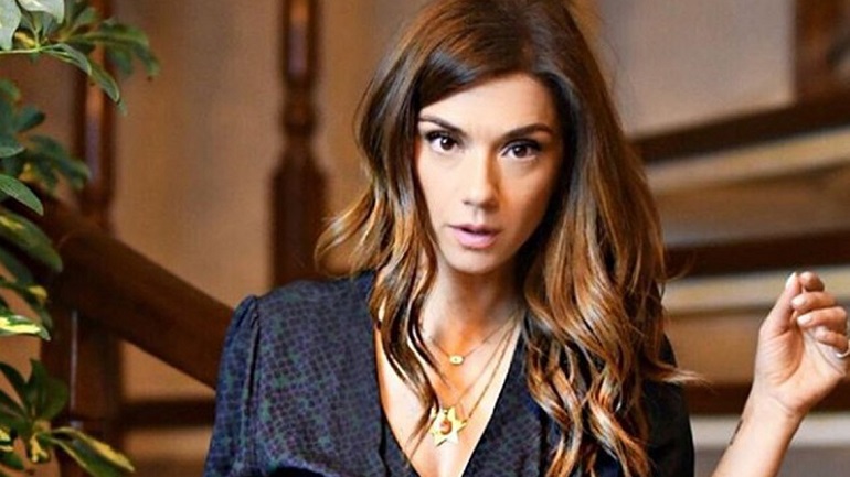 Εύα Τσιμιτσέλη: H κόρη της Βάσως Λασκαράκη ποζάρει χαριτωμένα στα χιόνια