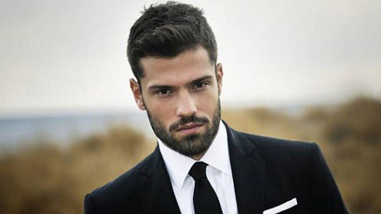 O Kωνσταντίνος Αργυρός έκανε snowboard στο Κολωνάκι