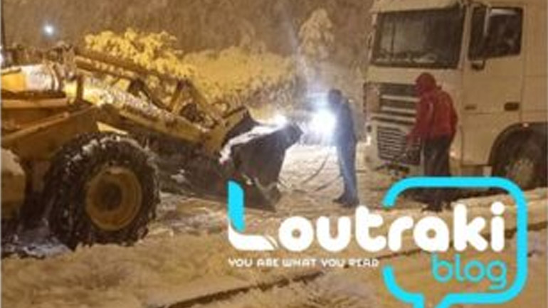 Επιχείρηση απεγκλωβισμού βυτιοφόρου και οχημάτων στον Ισθμό της Κορίνθου