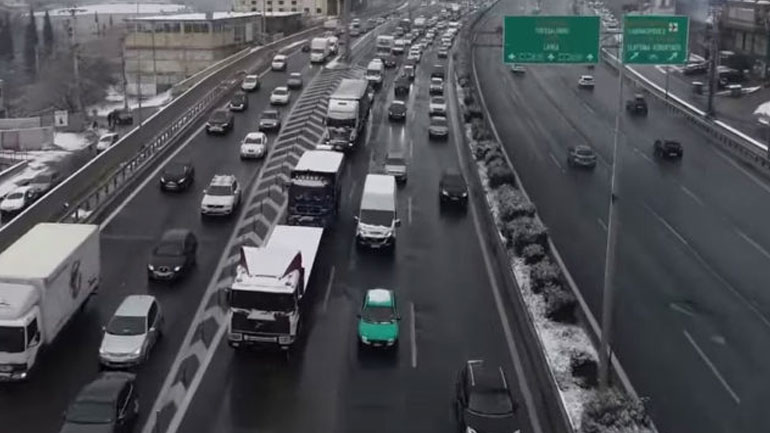 Δείτε από ψηλά: Χιλιάδες οδηγοί εγκλωβισμένοι στην Εθνική Οδό