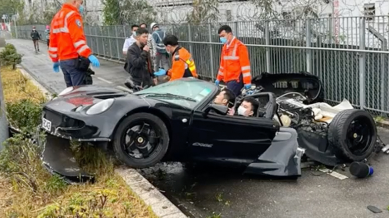 Lotus Exige εναντίον κολόνας