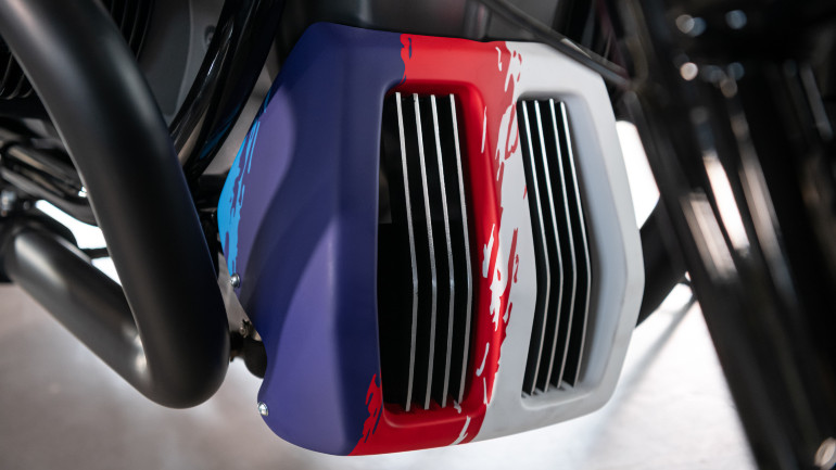 Το προστατευτικό του ψυγείου λαδιού είναι εμπνευσμένο από το θρυλικό αυτοκίνητο 2002 ti.